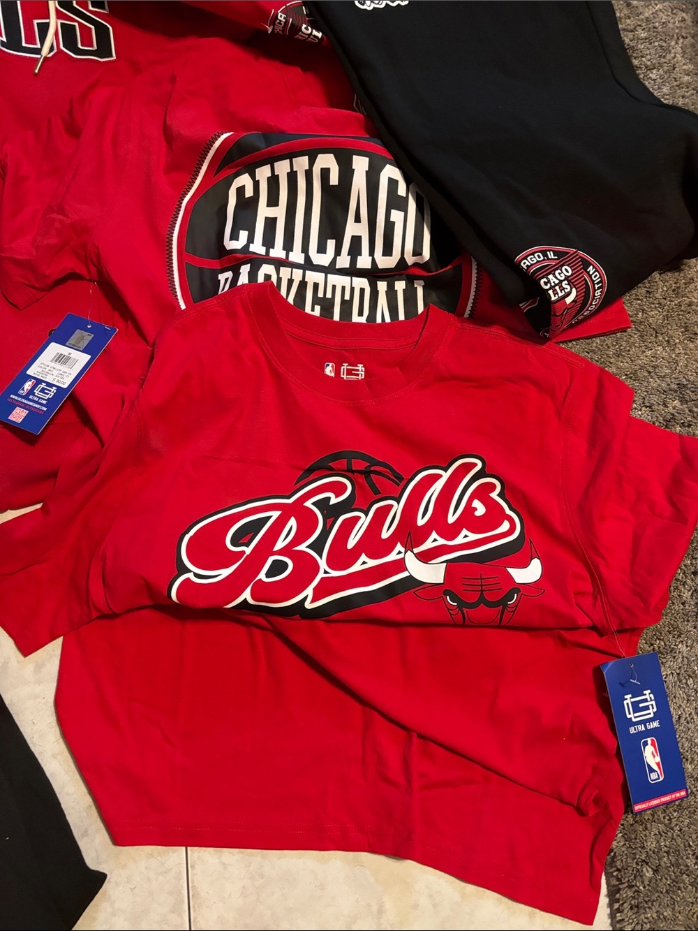 NBA Chicago Bulls Red & Black Men's 2 Hoodie & 3 Tee 2 Pants Bundle - Picture 3 of 6